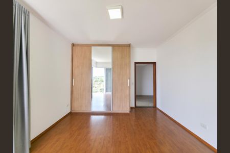 Casa de condomínio para alugar com 300m², 3 quartos e 4 vagasSuite Master