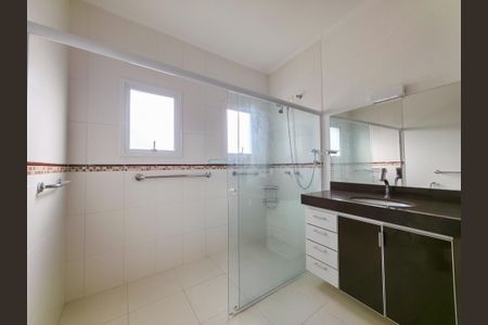 Casa de condomínio para alugar com 300m², 3 quartos e 4 vagasBanheiro da Suíte Master