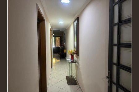 Corredor de casa à venda com 3 quartos, 200m² em Jardim Sao Roberto, Guarulhos