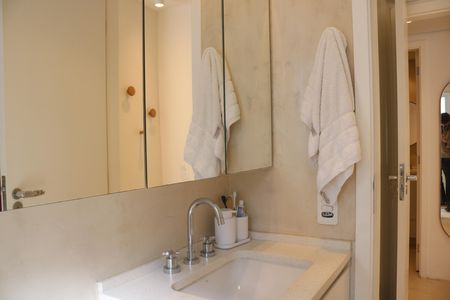Apartamento à venda com 72m², 2 quartos e 2 vagasBanheiro 1