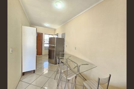 Casa para alugar com 100m², 2 quartos e 3 vagas Casa para alugar com 100m², 2 quartos e 3 vagasCozinha