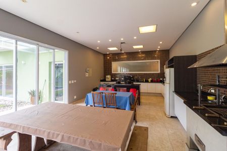 Casa de condomínio para alugar com 460m², 4 quartos e 3 vagasQuintal