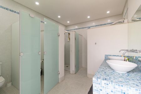 Casa de condomínio para alugar com 460m², 4 quartos e 3 vagasBanheiro de serviço