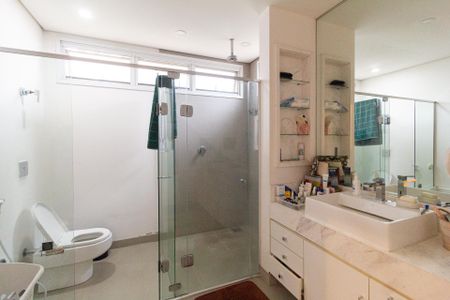 Casa de condomínio para alugar com 460m², 4 quartos e 3 vagasBanheiro da suíte 2
