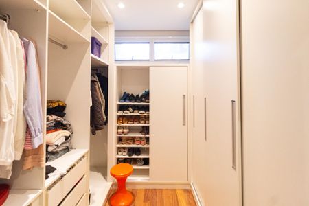 Casa de condomínio para alugar com 460m², 4 quartos e 3 vagasSuíte 2