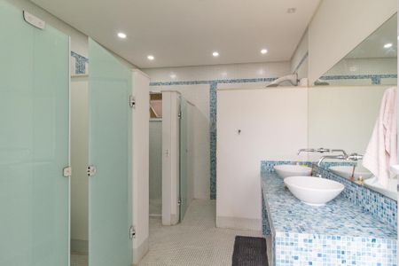 Casa de condomínio para alugar com 460m², 4 quartos e 3 vagasBanheiro de serviço