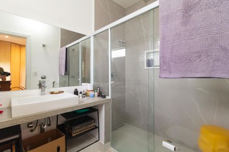 Casa de condomínio para alugar com 460m², 4 quartos e 3 vagasBanheiro da suíte 1