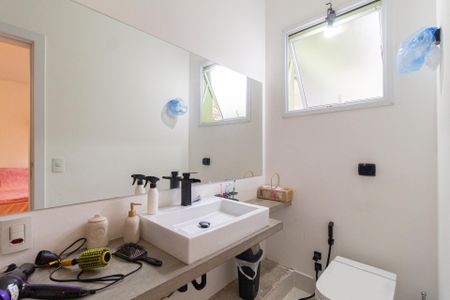 Casa de condomínio para alugar com 460m², 4 quartos e 3 vagasBanheiro da suíte 3