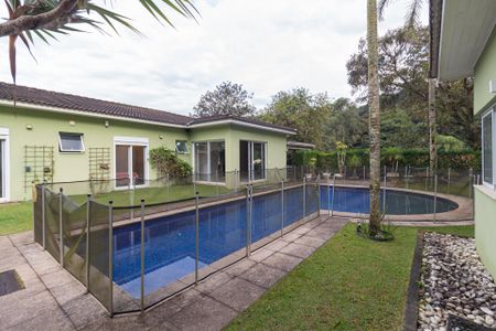 Casa de condomínio para alugar com 460m², 4 quartos e 3 vagasQuintal