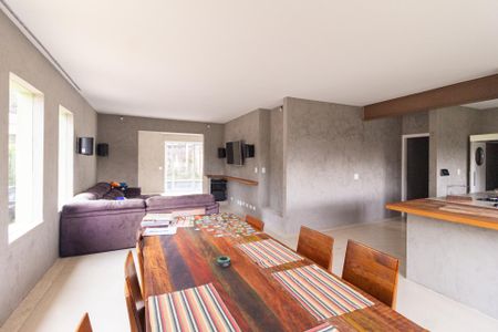 Sala de casa de condomínio para alugar com 4 quartos, 460m² em Recantinho, Carapicuíba