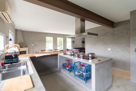 Casa de condomínio para alugar com 460m², 4 quartos e 3 vagasCozinha