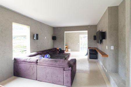 Sala de casa de condomínio para alugar com 4 quartos, 460m² em Recantinho, Carapicuíba