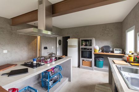 Casa de condomínio para alugar com 460m², 4 quartos e 3 vagasCozinha