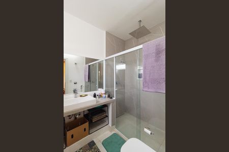 Casa de condomínio para alugar com 460m², 4 quartos e 3 vagasBanheiro da suíte 1