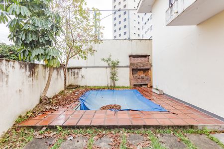 Casa para alugar com 322m², 4 quartos e 5 vagasQuintal/piscina