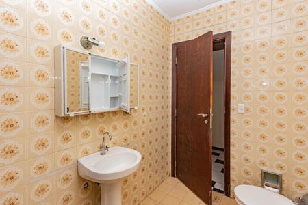Casa para alugar com 322m², 4 quartos e 5 vagasBanheiro Social