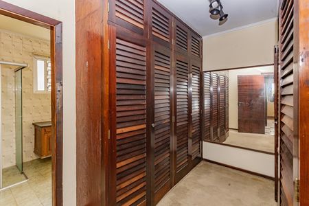 Casa para alugar com 322m², 4 quartos e 5 vagasCloset da suíte