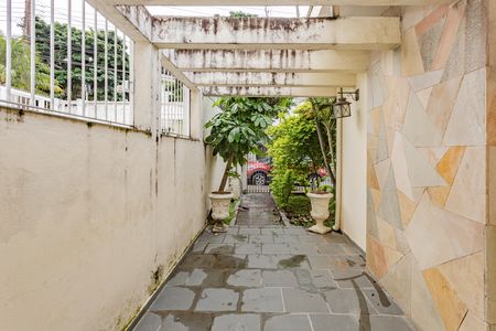 Casa para alugar com 322m², 4 quartos e 5 vagasEntrada