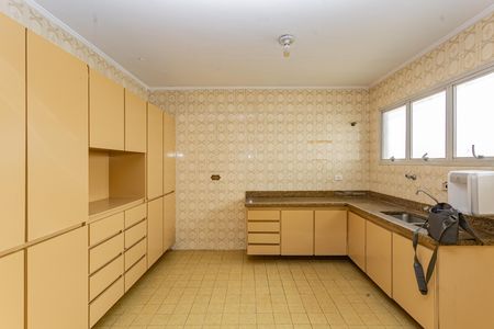 Casa para alugar com 322m², 4 quartos e 5 vagasCozinha