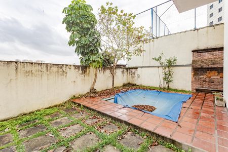 Casa para alugar com 322m², 4 quartos e 5 vagasQuintal/piscina