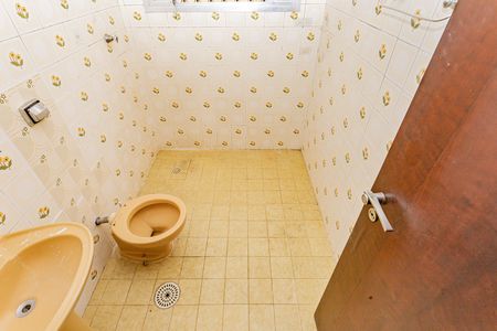 Casa para alugar com 322m², 4 quartos e 5 vagasBanheiro 2