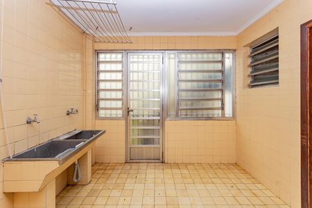 Casa para alugar com 322m², 4 quartos e 5 vagasÁrea de Serviço