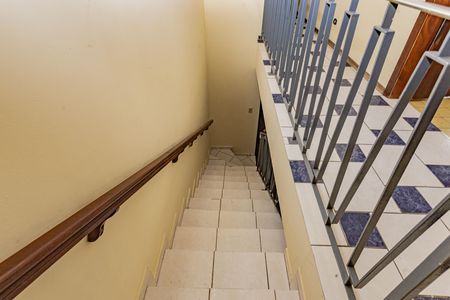 Casa para alugar com 322m², 4 quartos e 5 vagasEscada