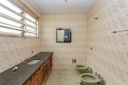Casa para alugar com 322m², 4 quartos e 5 vagasBanheiro da Suíte