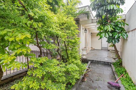 Casa para alugar com 322m², 4 quartos e 5 vagasEntrada