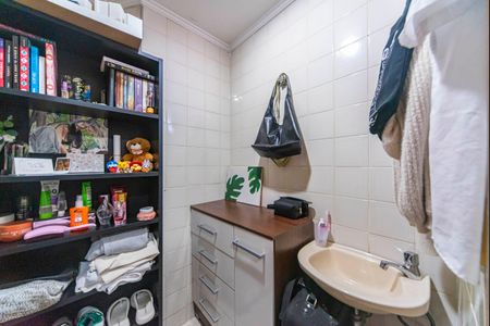 Banheiro de serviço de apartamento à venda com 3 quartos, 148m² em Vila Alzira, Santo André