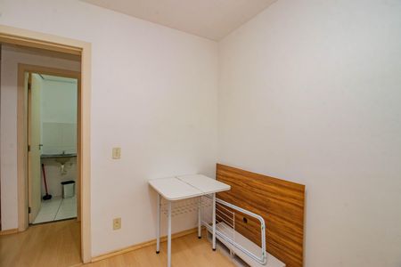 Quarto  de apartamento para alugar com 2 quartos, 48m² em Costa E Silva, Porto Alegre