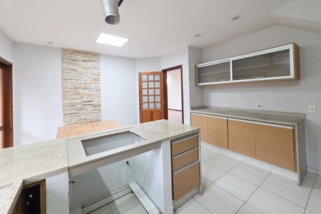 Casa para alugar com 460m², 5 quartos e 6 vagasCozinha