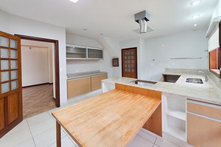 Casa para alugar com 460m², 5 quartos e 6 vagasCozinha