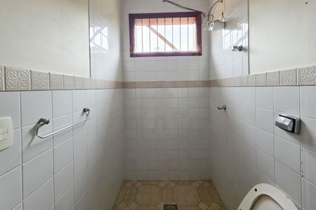 Casa para alugar com 460m², 5 quartos e 6 vagasBanheiro da Suíte 2