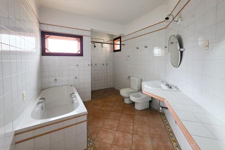 Banheiro da Suíte 1 de casa para alugar com 5 quartos, 460m² em Jardim das Paineiras, Campinas