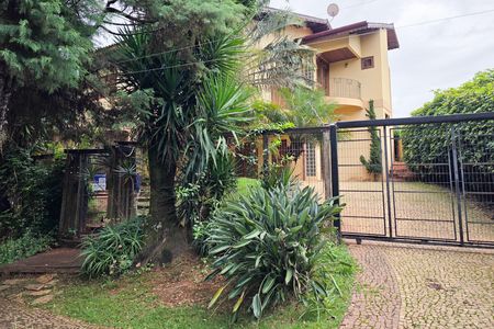 Casa para alugar com 460m², 5 quartos e 6 vagasFachada