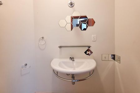 Casa para alugar com 460m², 5 quartos e 6 vagasLavabo