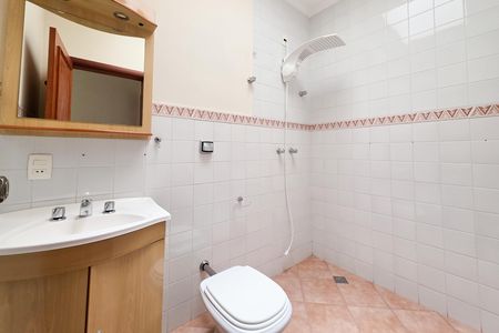 Casa para alugar com 460m², 5 quartos e 6 vagasBanheiro Social