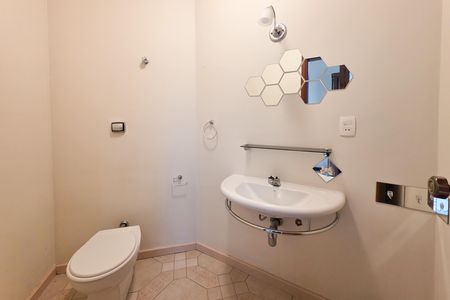 Casa para alugar com 460m², 5 quartos e 6 vagasLavabo