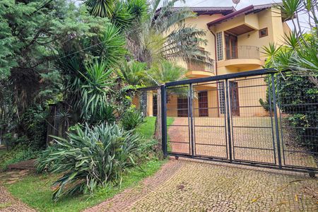 Casa para alugar com 460m², 5 quartos e 6 vagasFachada