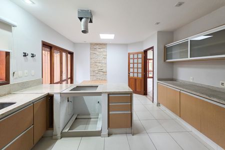 Casa para alugar com 460m², 5 quartos e 6 vagasCozinha