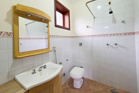 Casa para alugar com 460m², 5 quartos e 6 vagasBanheiro da Suíte 3