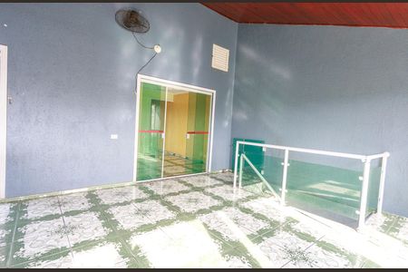 Casa para alugar com 139m², 2 quartos e 1 vaga Casa para alugar com 139m², 2 quartos e 1 vagaEscada