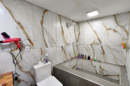Casa à venda com 245m², 3 quartos e 2 vagas Casa à venda com 245m², 3 quartos e 2 vagasBanheiro Suíte