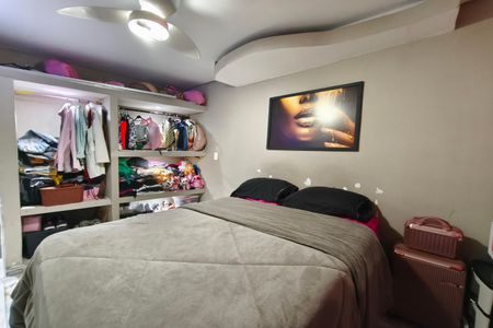 Casa à venda com 245m², 3 quartos e 2 vagas Casa à venda com 245m², 3 quartos e 2 vagasQuarto Suíte