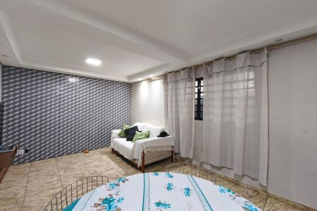 Casa à venda com 245m², 3 quartos e 2 vagas Casa à venda com 245m², 3 quartos e 2 vagasSala