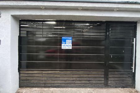 Casa à venda com 245m², 3 quartos e 2 vagas Casa à venda com 245m², 3 quartos e 2 vagasPLACA INSTALADA NA FACHADA