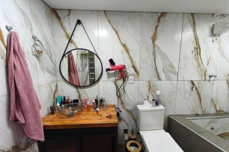 Casa à venda com 245m², 3 quartos e 2 vagas Casa à venda com 245m², 3 quartos e 2 vagasBanheiro Suíte