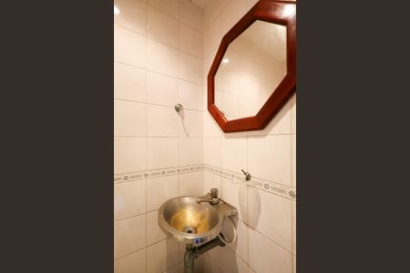 Casa de condomínio à venda com 90m², 3 quartos e 2 vagasLavabo