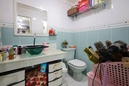 Casa de condomínio à venda com 90m², 3 quartos e 2 vagasBanheiro da Suíte